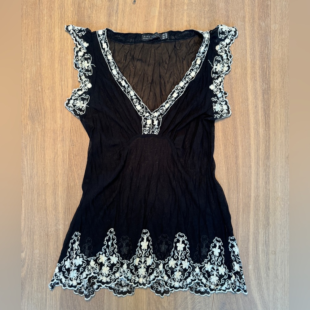 Zara Women’s Top Mesh Embroidered. Black. Size S.